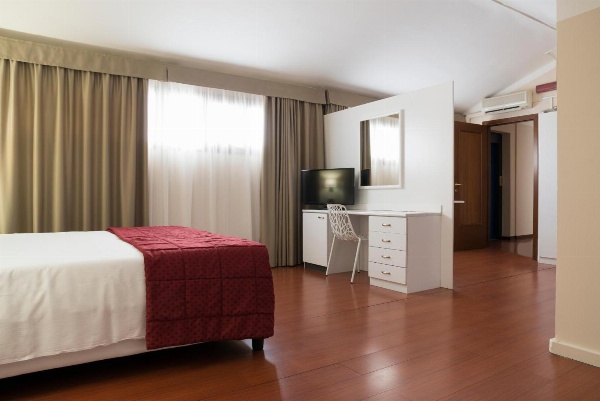 Hotel Tourist image 15